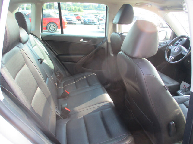 2013 Volkswagen Tiguan in Oak Grove, MO 64075 - 18072413 11