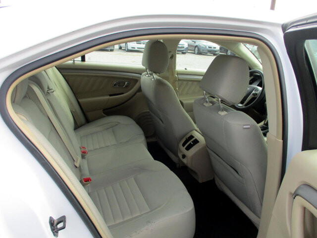 2015 Ford Taurus in Oak Grove, MO 64075 - 18072415 12