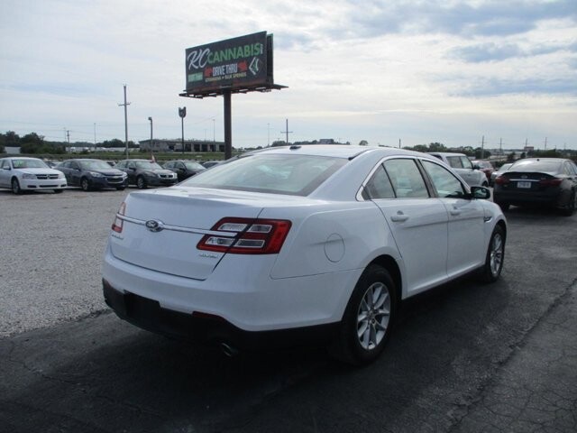 2015 Ford Taurus in Oak Grove, MO 64075 - 18072415 5