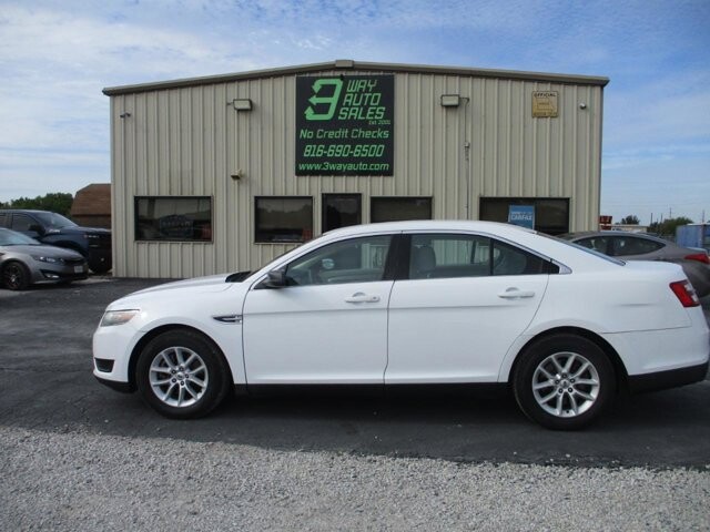 2015 Ford Taurus in Oak Grove, MO 64075 - 18072415 8