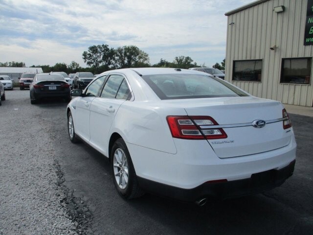 2015 Ford Taurus in Oak Grove, MO 64075 - 18072415 7