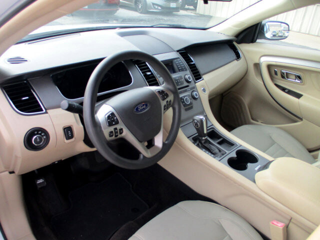 2015 Ford Taurus in Oak Grove, MO 64075 - 18072415 9