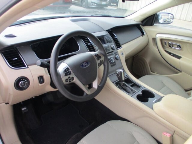 2015 Ford Taurus in Oak Grove, MO 64075 - 18072415 9