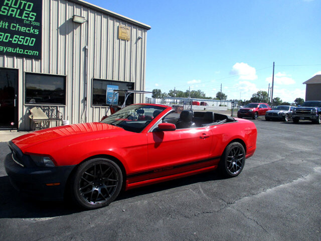 2013 Ford Mustang in Oak Grove, MO 64075 - 18072423 8