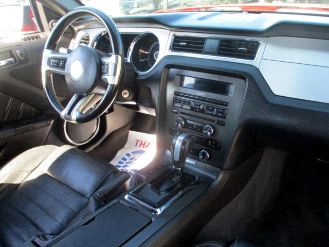 2013 Ford Mustang in Oak Grove, MO 64075 - 18072423 12