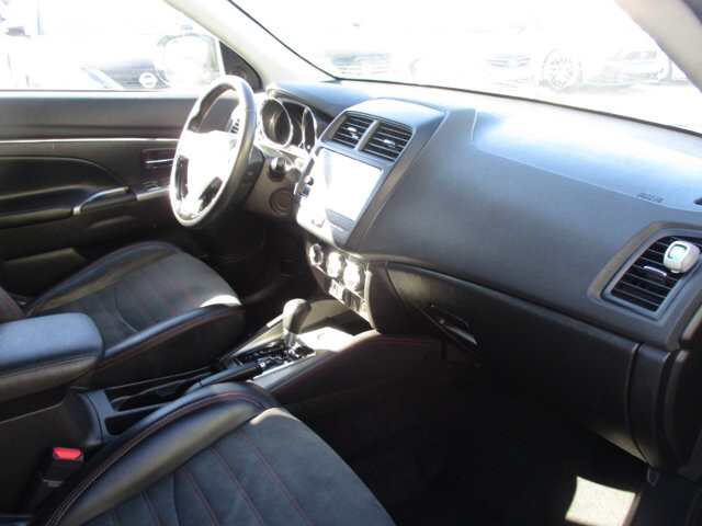 2018 Mitsubishi Outlander Sport in Oak Grove, MO 64075 - 18072426 10