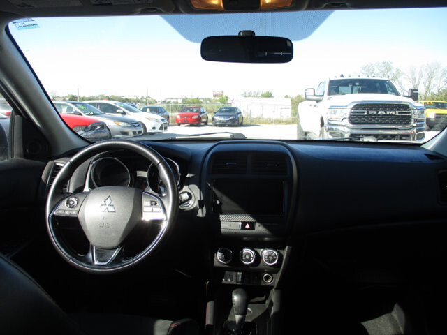 2018 Mitsubishi Outlander Sport in Oak Grove, MO 64075 - 18072426 11