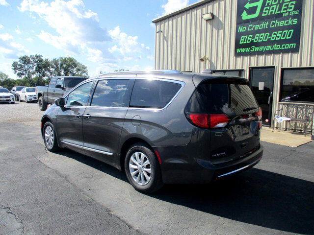2018 Chrysler Pacifica in Oak Grove, MO 64075 - 18072427 7