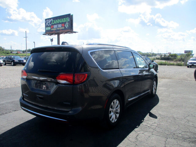 2018 Chrysler Pacifica in Oak Grove, MO 64075 - 18072427 5