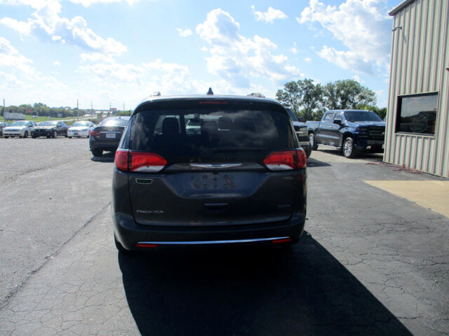 2018 Chrysler Pacifica in Oak Grove, MO 64075 - 18072427 6