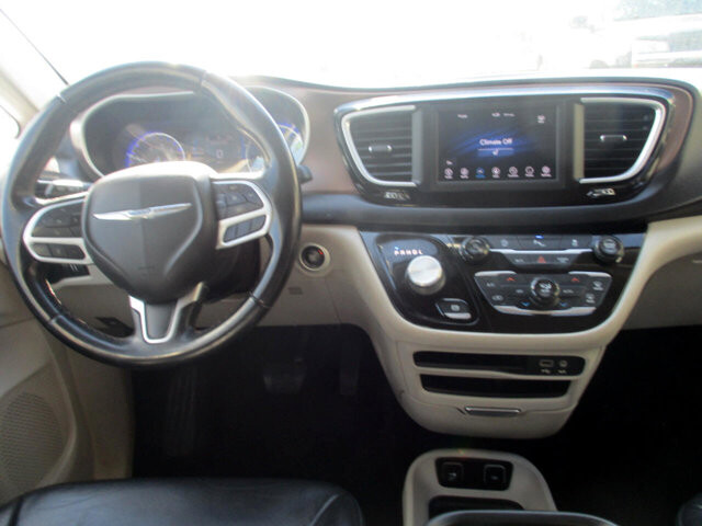 2018 Chrysler Pacifica in Oak Grove, MO 64075 - 18072427 13