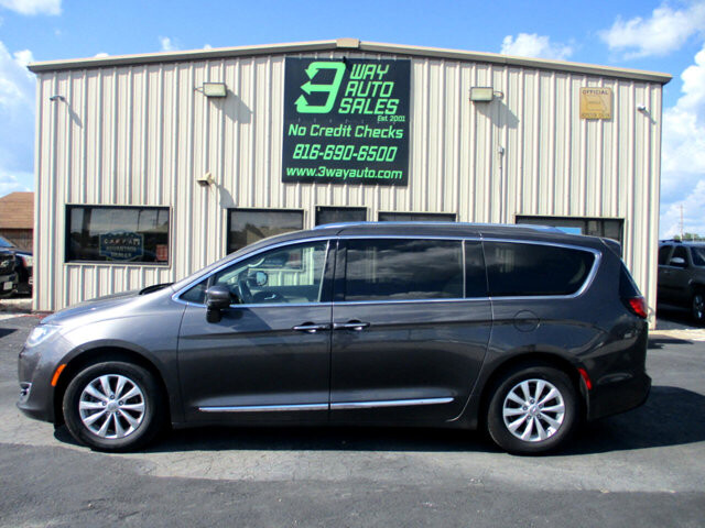 2018 Chrysler Pacifica in Oak Grove, MO 64075 - 18072427 8