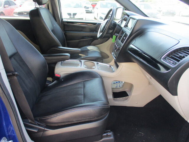 2019 Dodge Grand Caravan in Oak Grove, MO 64075 - 18072432 11