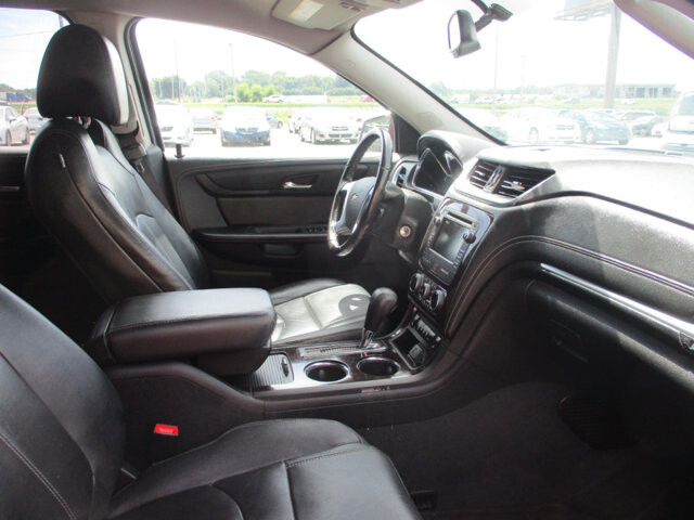 2016 Chevrolet Traverse in Oak Grove, MO 64075 - 18072434 10