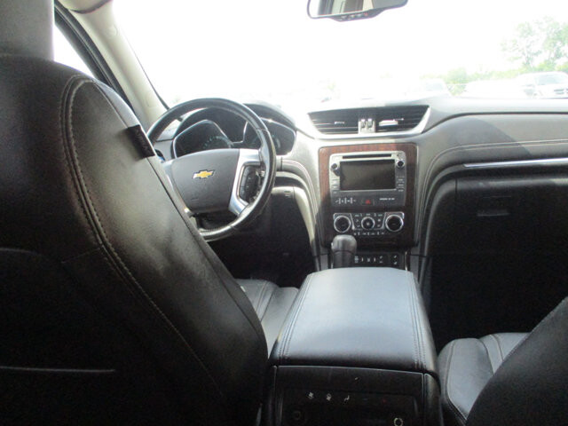2016 Chevrolet Traverse in Oak Grove, MO 64075 - 18072434 11