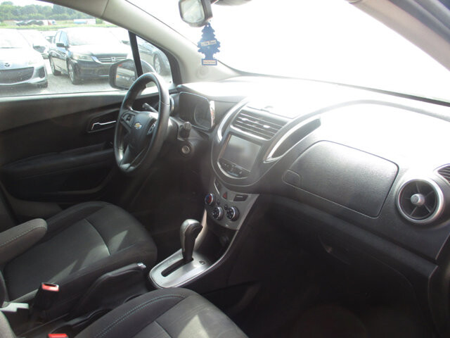 2015 Chevrolet Trax in Oak Grove, MO 64075 - 18072440 10