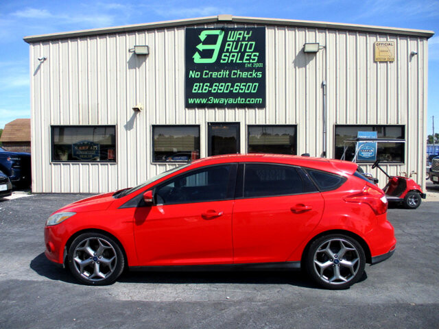 2013 Ford Focus in Oak Grove, MO 64075 - 18072442 8