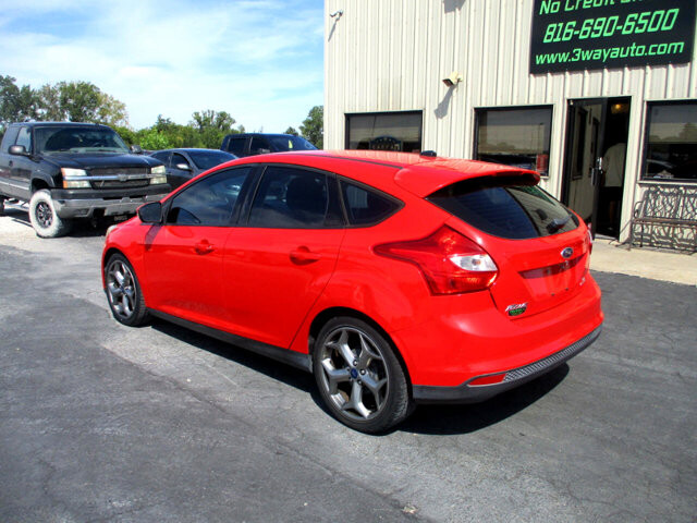 2013 Ford Focus in Oak Grove, MO 64075 - 18072442 7