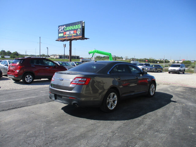 2015 Ford Taurus in Oak Grove, MO 64075 - 18072443 5