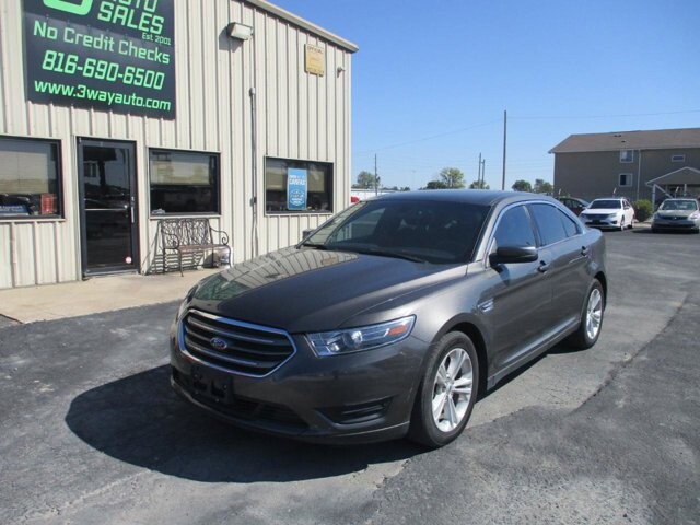2015 Ford Taurus in Oak Grove, MO 64075 - 18072443