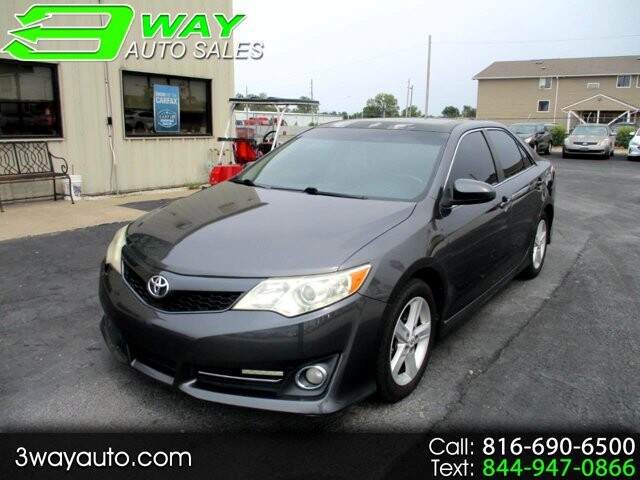 2012 Toyota Camry in Oak Grove, MO 64075 - 18072444