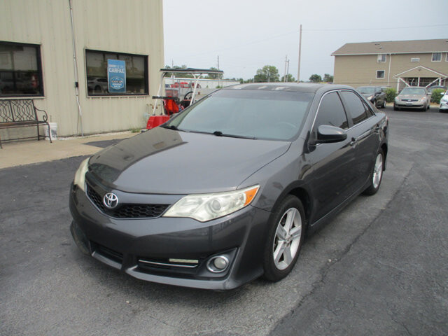 2012 Toyota Camry in Oak Grove, MO 64075 - 18072444