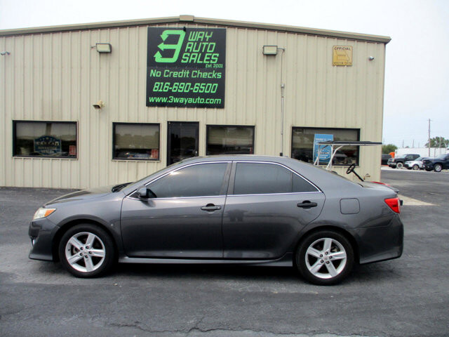 2012 Toyota Camry in Oak Grove, MO 64075 - 18072444 8