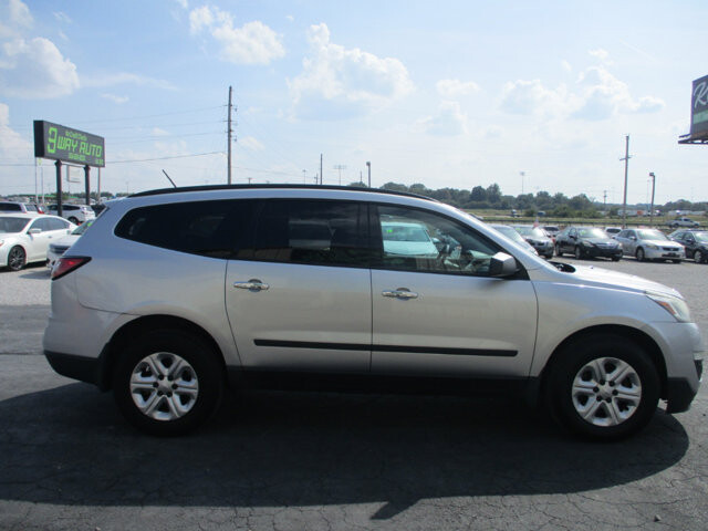 2014 Chevrolet Traverse in Oak Grove, MO 64075 - 18072445 5
