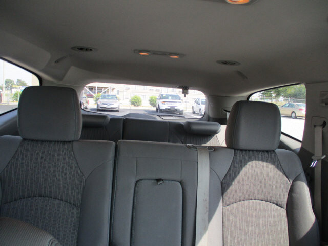 2014 Chevrolet Traverse in Oak Grove, MO 64075 - 18072445 12