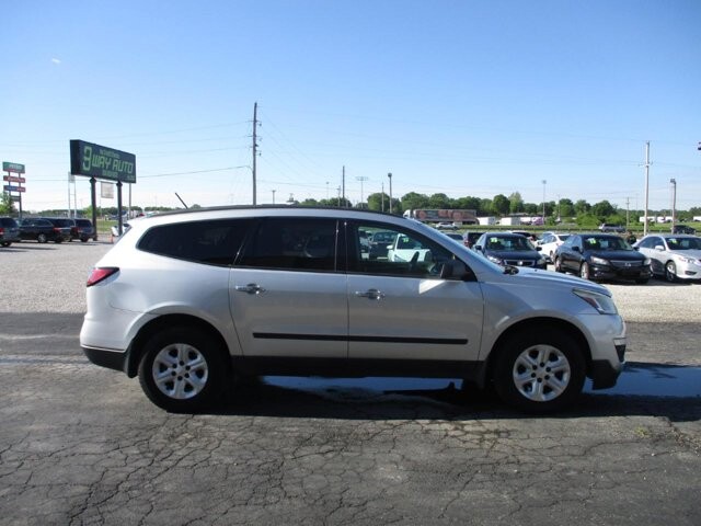 2014 Chevrolet Traverse in Oak Grove, MO 64075 - 18072445 4