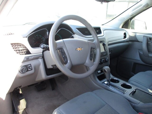 2014 Chevrolet Traverse in Oak Grove, MO 64075 - 18072445 9