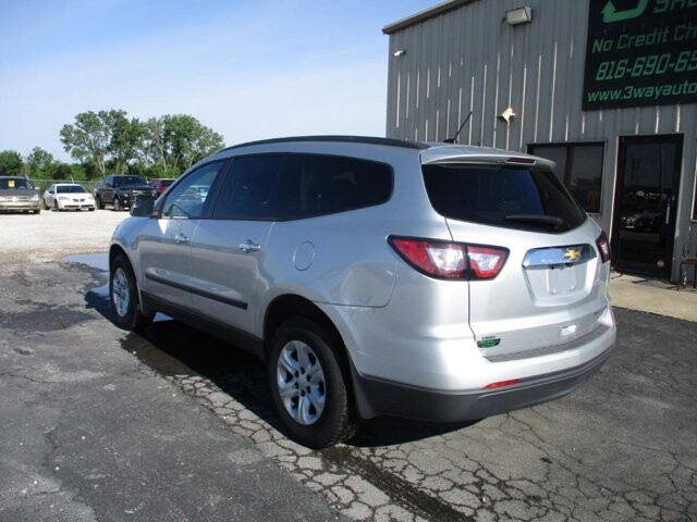 2014 Chevrolet Traverse in Oak Grove, MO 64075 - 18072445 7
