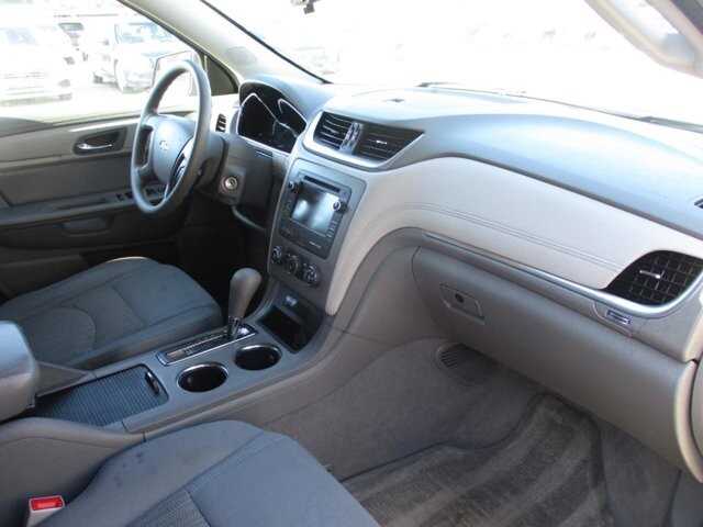 2014 Chevrolet Traverse in Oak Grove, MO 64075 - 18072445 10