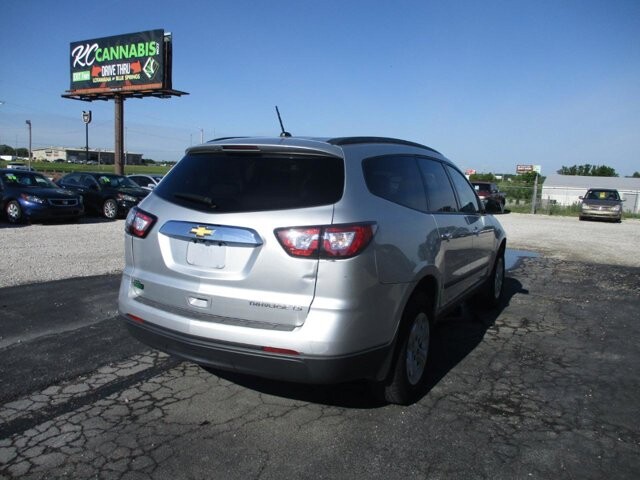2014 Chevrolet Traverse in Oak Grove, MO 64075 - 18072445 5
