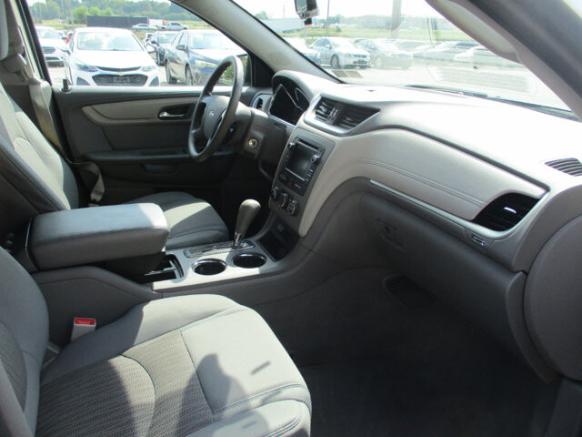 2014 Chevrolet Traverse in Oak Grove, MO 64075 - 18072445 10