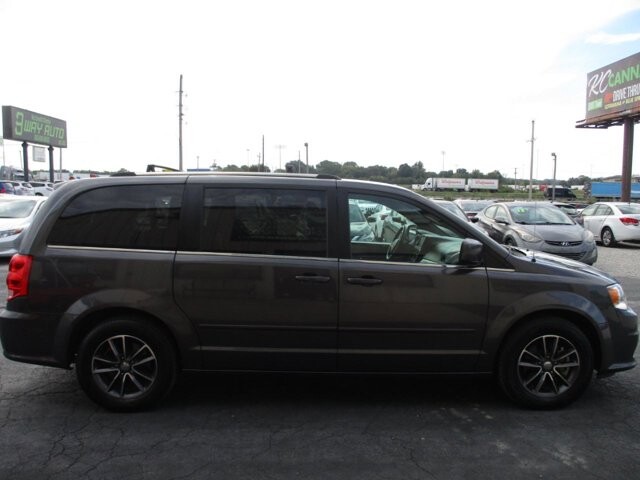 2017 Dodge Grand Caravan in Oak Grove, MO 64075 - 18072458 4