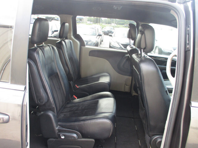 2017 Dodge Grand Caravan in Oak Grove, MO 64075 - 18072458 12