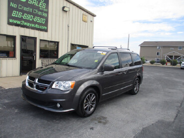 2017 Dodge Grand Caravan in Oak Grove, MO 64075