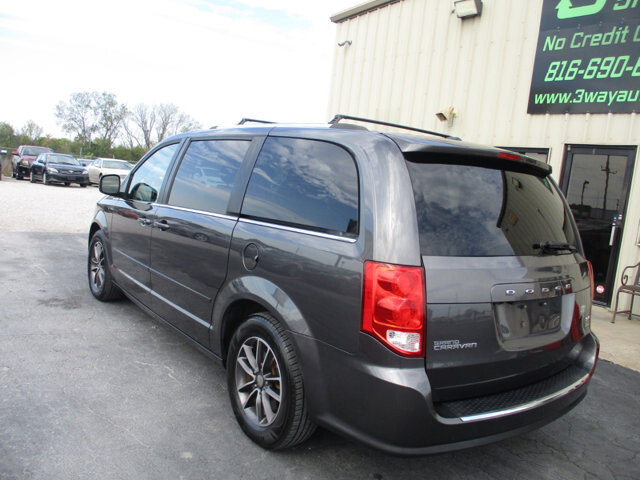 2017 Dodge Grand Caravan in Oak Grove, MO 64075 - 18072458 8