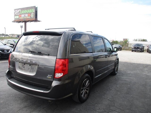 2017 Dodge Grand Caravan in Oak Grove, MO 64075 - 18072458 5