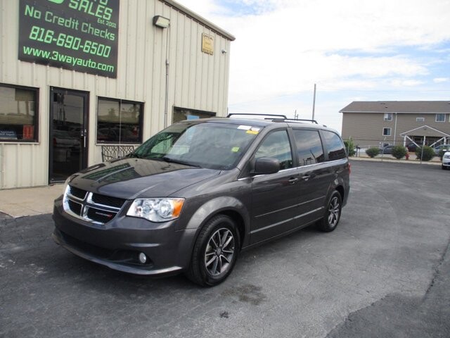 2017 Dodge Grand Caravan in Oak Grove, MO 64075 - 18072458