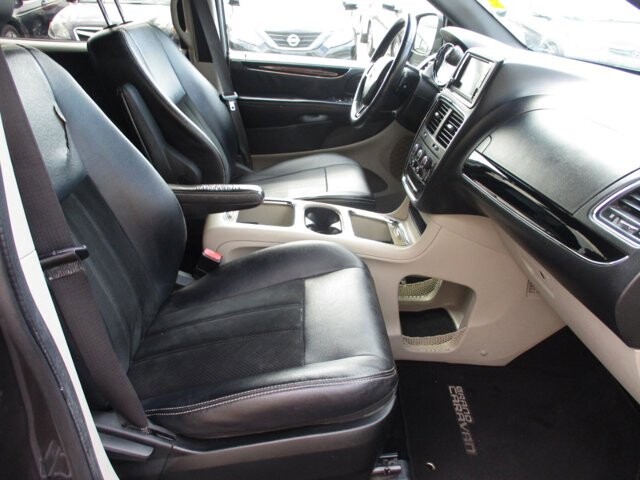 2017 Dodge Grand Caravan in Oak Grove, MO 64075 - 18072458 10