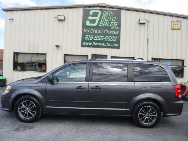 2017 Dodge Grand Caravan in Oak Grove, MO 64075 - 18072458 8
