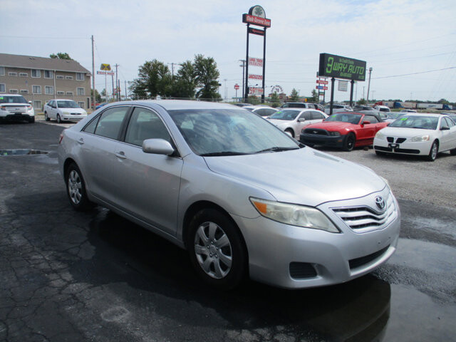 2010 Toyota Camry in Oak Grove, MO 64075 - 18072462 3