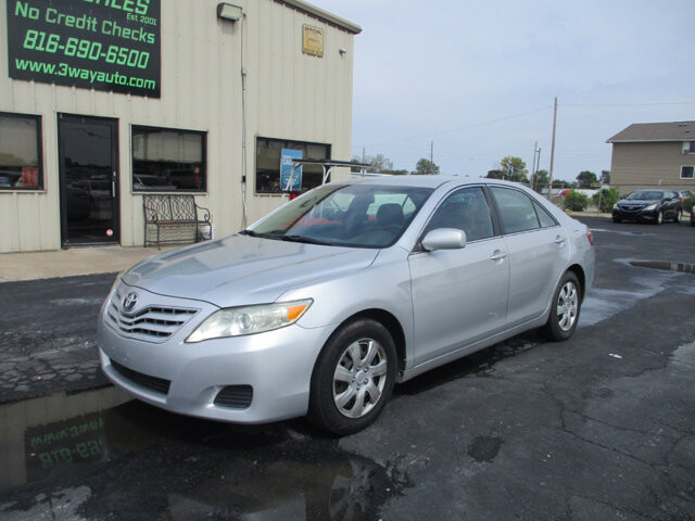 2010 Toyota Camry in Oak Grove, MO 64075 - 18072462