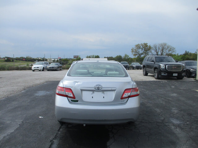 2010 Toyota Camry in Oak Grove, MO 64075 - 18072462 6