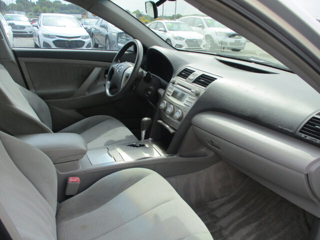 2010 Toyota Camry in Oak Grove, MO 64075 - 18072462 9