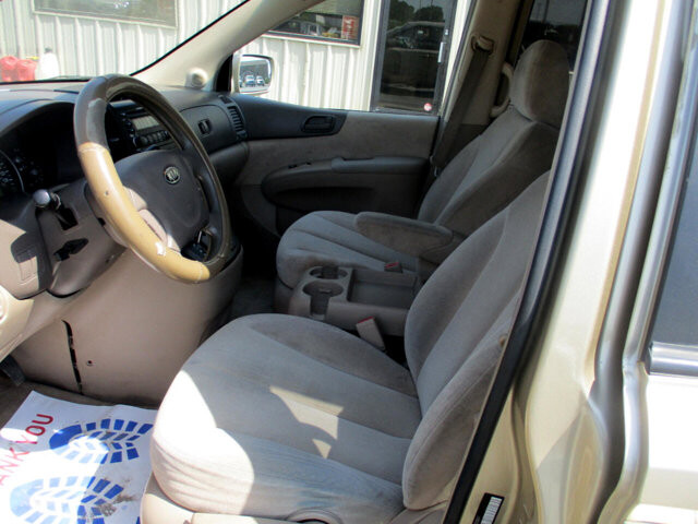 2006 Kia Sedona in Oak Grove, MO 64075 - 18072463 3