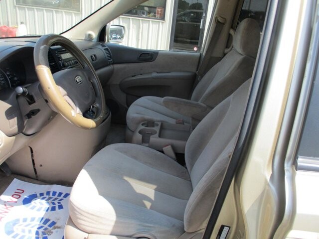 2006 Kia Sedona in Oak Grove, MO 64075 - 18072463 3