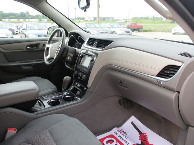 2016 Chevrolet Traverse in Oak Grove, MO 64075 - 18072468 10